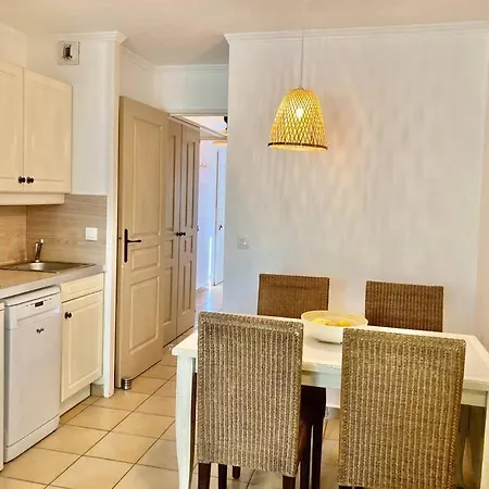 Les Restanques Glycines 2066 * Grimaud