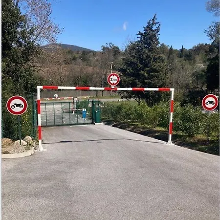 Les Restanques Glycines 2066 アパート *