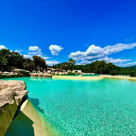 Les Restanques Glycines 2066 *